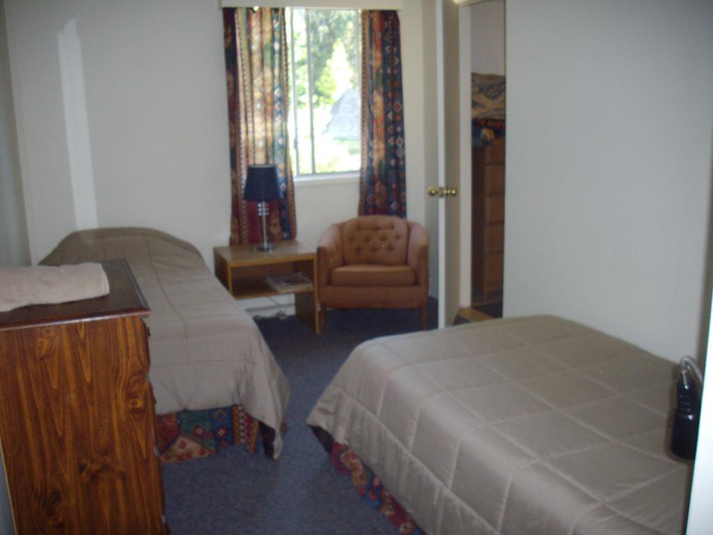 Cumberland Lake Trail Guesthouse الغرفة الصورة